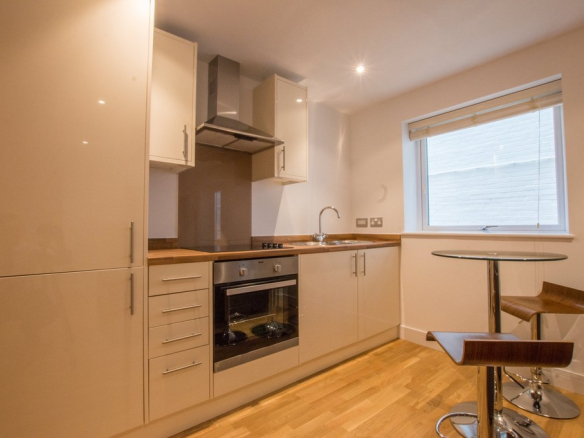 Victoria Road, Swindon SN1 3UZ